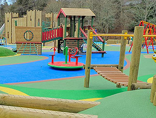 детская площадка в детском саду