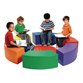 Модульная мебель в зоне отдыха начальной школы